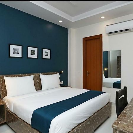 Hotel Galaxy Inn Гургаон Экстерьер фото