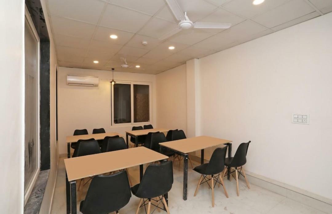 Hotel Galaxy Inn Гургаон Экстерьер фото