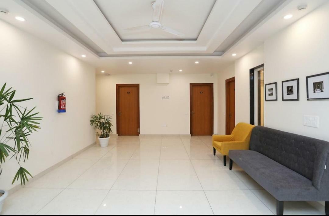 Hotel Galaxy Inn Гургаон Экстерьер фото