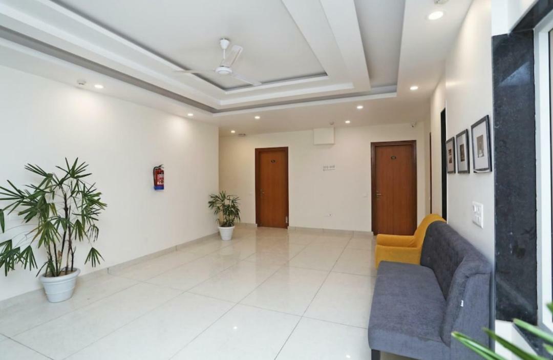 Hotel Galaxy Inn Гургаон Экстерьер фото