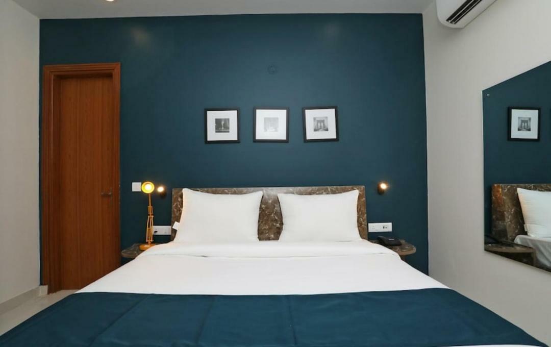 Hotel Galaxy Inn Гургаон Экстерьер фото