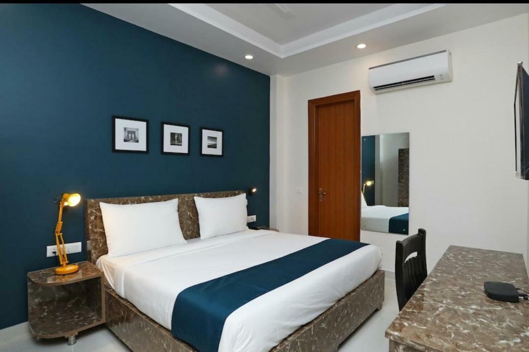Hotel Galaxy Inn Гургаон Экстерьер фото